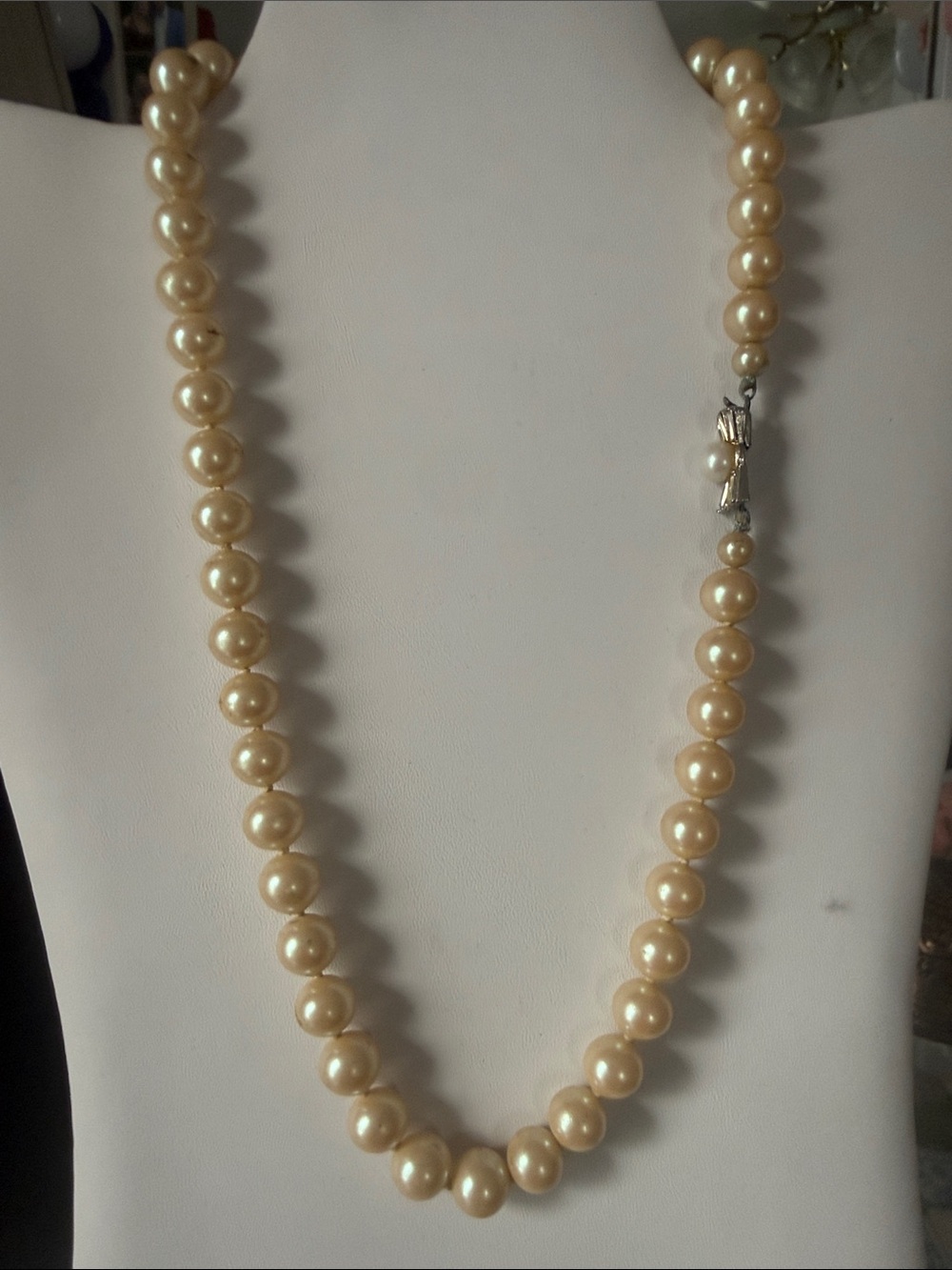 Classic Pearl Necklace in Cream - Elegant Women Jewelry